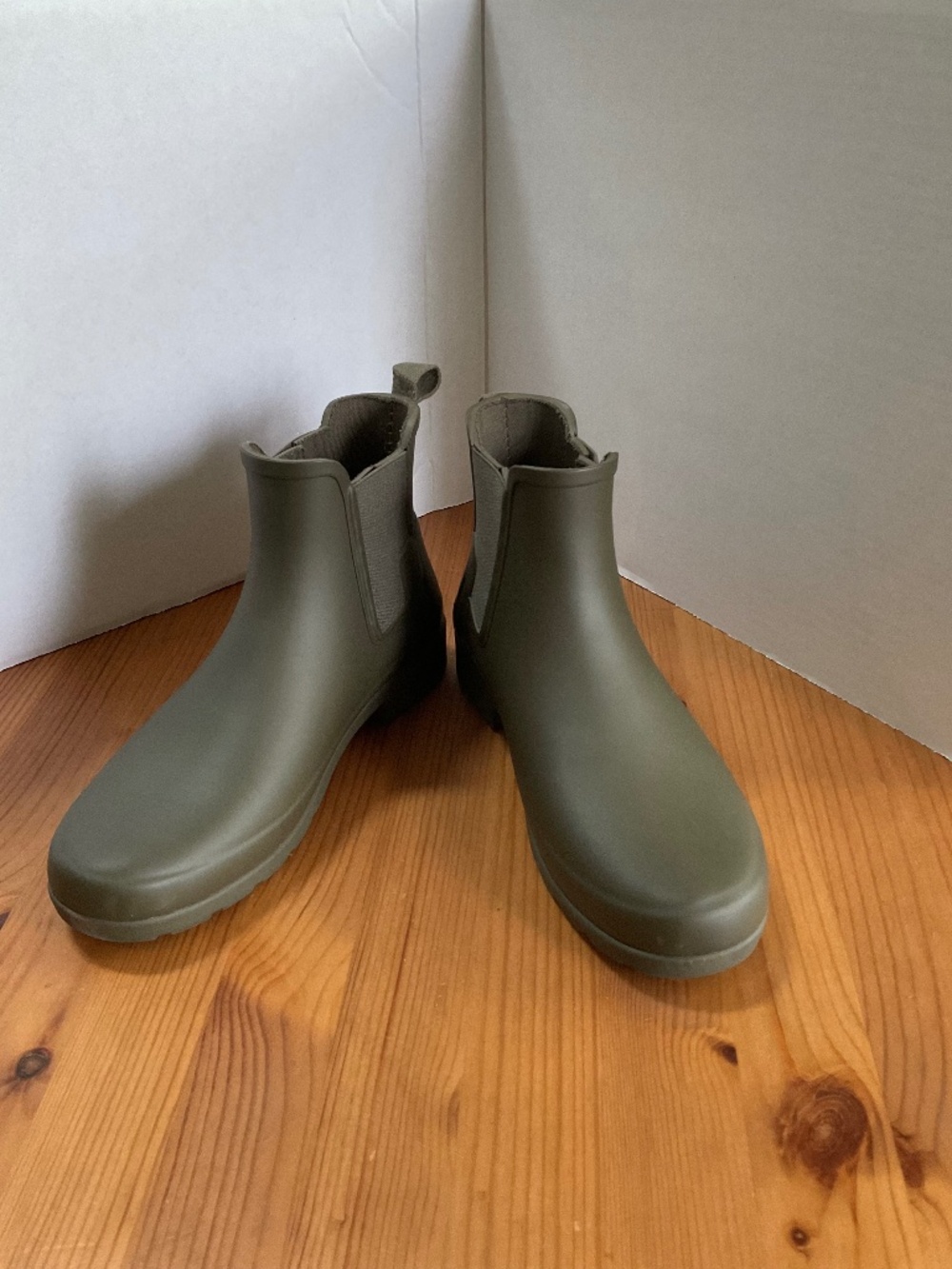 Hunter Women's Refined Slim Fit Chelsea Boots Size 6 US